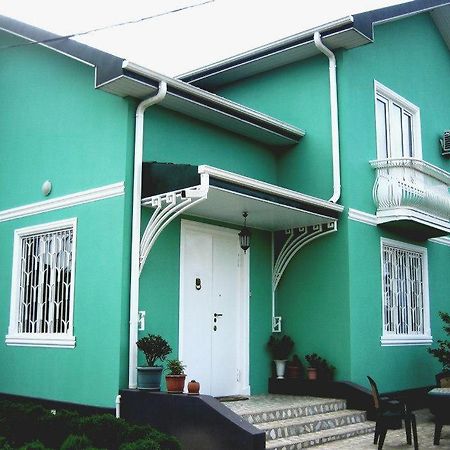 Guest House Green House Zugdidi ภายนอก รูปภาพ